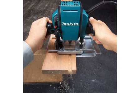 Фрезер Makita RP0900 с фрезами